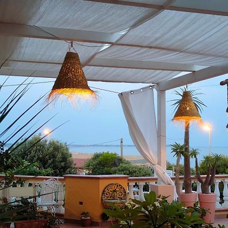 B&B "Raggio Di Sole" Ле Кастела Екстериор снимка