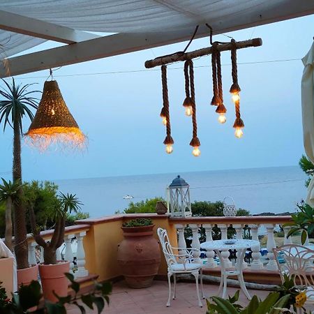 B&B "Raggio Di Sole" Ле Кастела Екстериор снимка