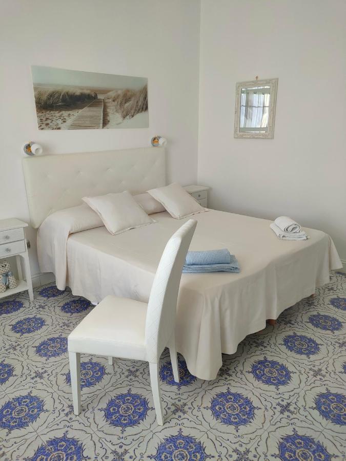 B&B "Raggio Di Sole" Ле Кастела Екстериор снимка