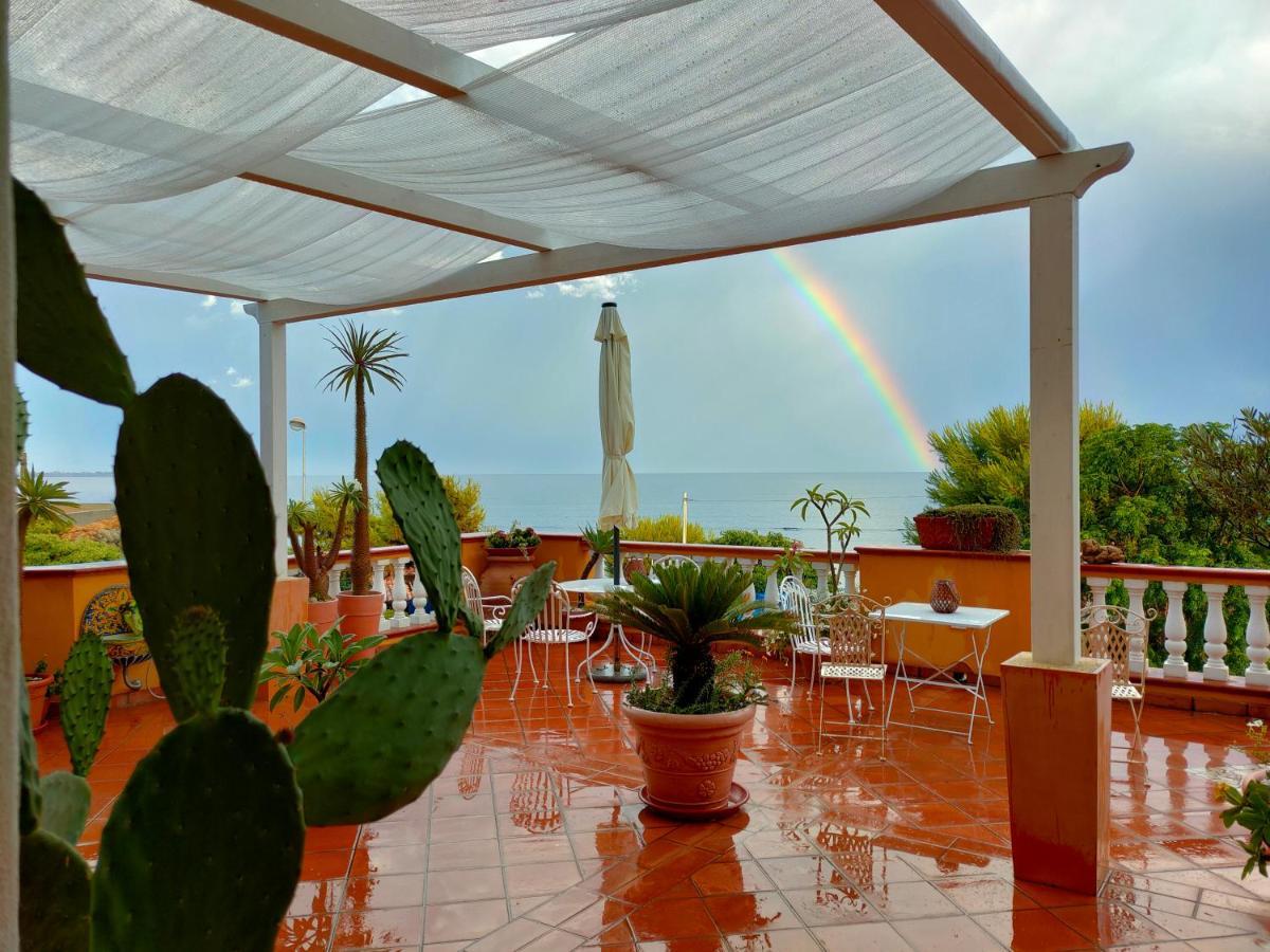B&B "Raggio Di Sole" Ле Кастела Екстериор снимка