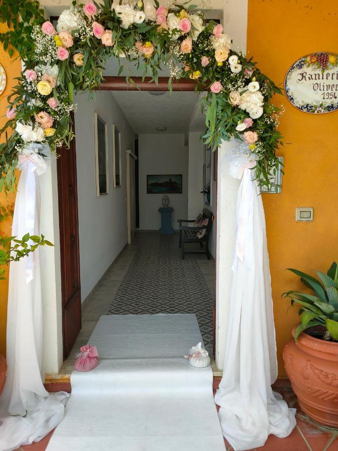 B&B "Raggio Di Sole" Ле Кастела Екстериор снимка