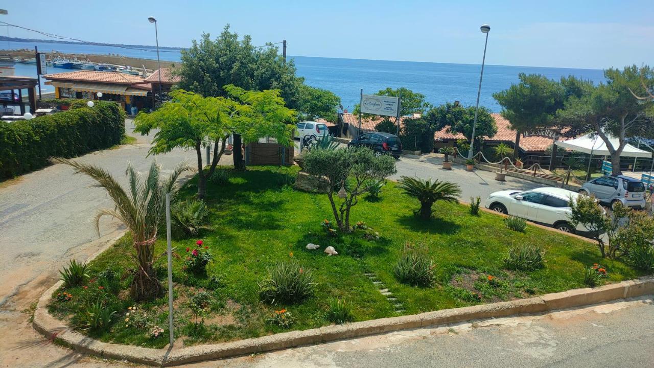 B&B "Raggio Di Sole" Ле Кастела Екстериор снимка