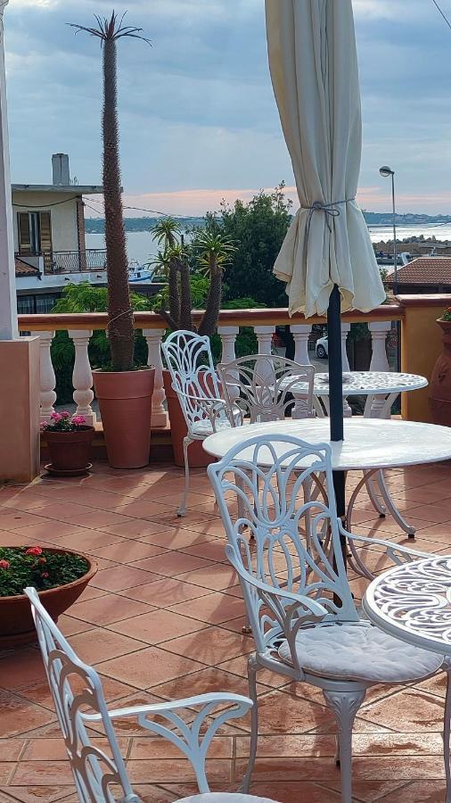 B&B "Raggio Di Sole" Ле Кастела Екстериор снимка