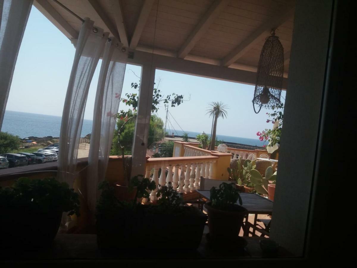 B&B "Raggio Di Sole" Ле Кастела Екстериор снимка